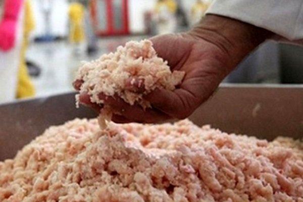 3 هزار کیلوگرم خمیر مرغ غیر بهداشتی در مانه وسملقان معدوم شد