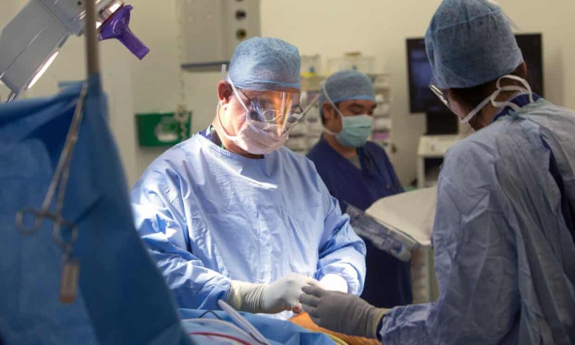 کرونا 2 میلیون عمل جراحی را در انگلیس لغو کرد