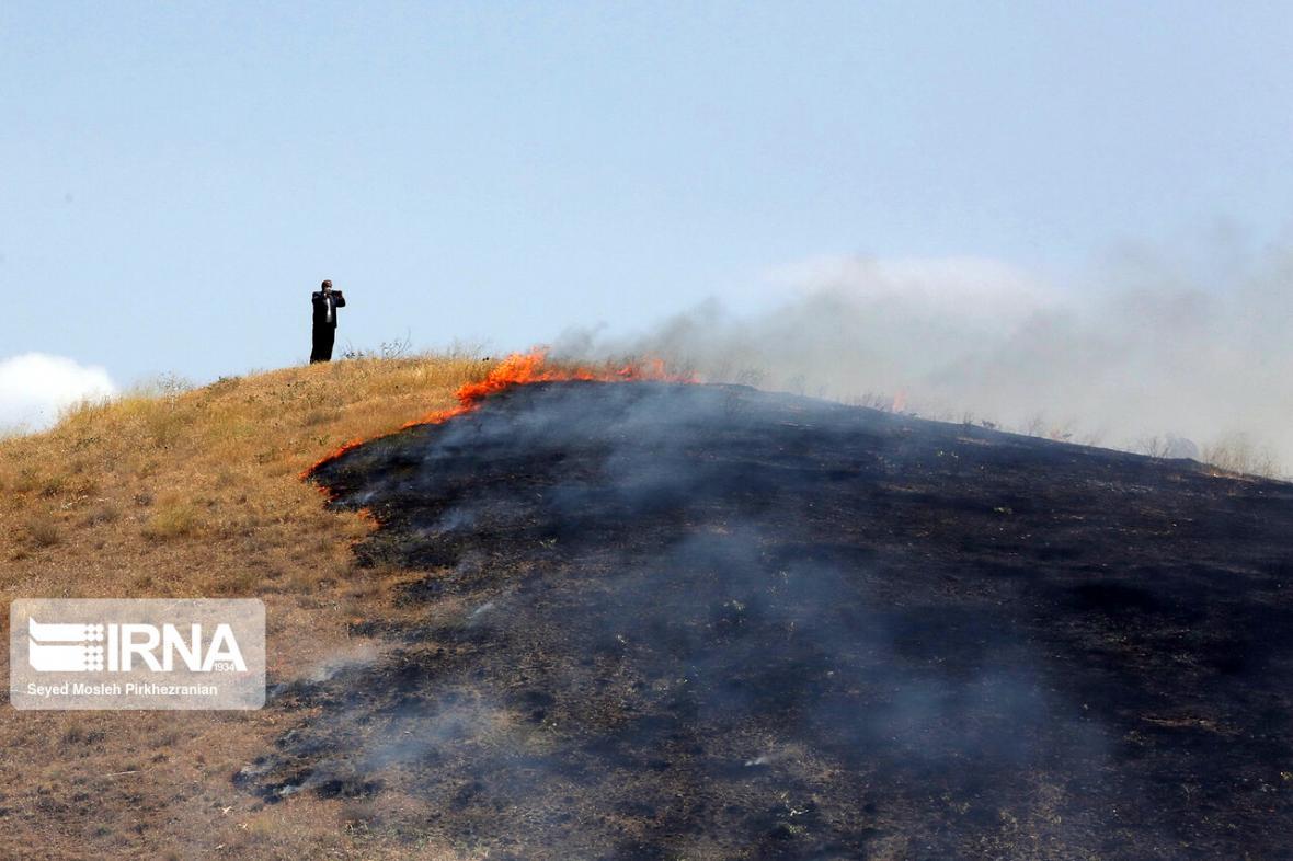 خبرنگاران آتش سوزی مراتع اسدلی و قردانلوی بجنورد خاموش شد