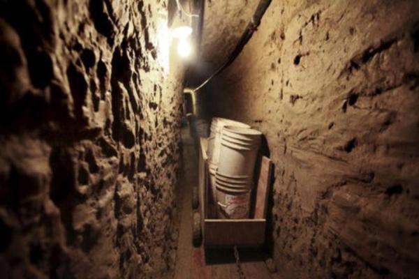 کشف 20 متر تونل مخفی زیرزمینی در نطنز